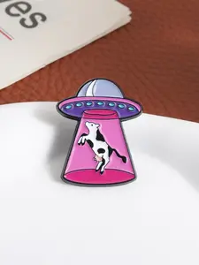 Funny Sci-Fi Ufo Brooch Zinc Alloy Painted Material Alien Flying Saucer Cow Decoration Ufo Theme Badge Unisex Daily Casual Cosplay Party Accessory