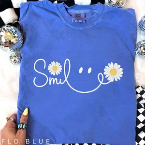 Comfort Colors Smiley Daisy Womens Shirts, Emoji Smile Tee for Mom, Comfort Colors, Trendy Floral Tee Shirts, Inspirational Gift for Her, Summer Vibe Gifts