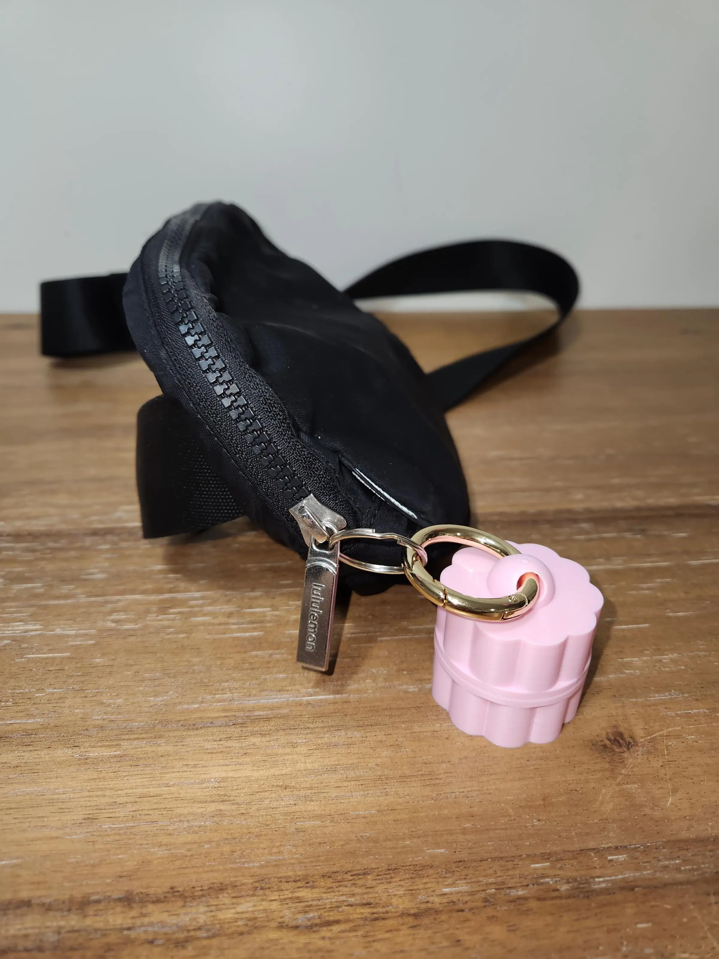 Travel Flower Box Ring with Airtag Holder and Keychain – Screw Top Pill Box Safe for Travel and Everyday Use