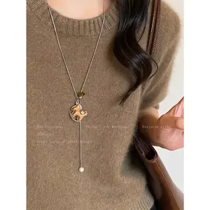 2026 New Women's Wooden Pony Pendant Long Sweater Necklace, Vintage Lucky Charm Lariat Chain, Adjustable Drawstring Design, Cozy Fall Winter Accessory for Sweater Outfits, Birthday & Festive Gifting