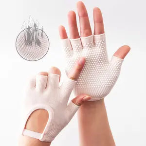 Non-Slip Fingerless Yoga Gloves – Ideal for Pilates, Barre, Air Yoga, and Fitness Workouts – Breathable Fabric with Enhanced Grip for Stability