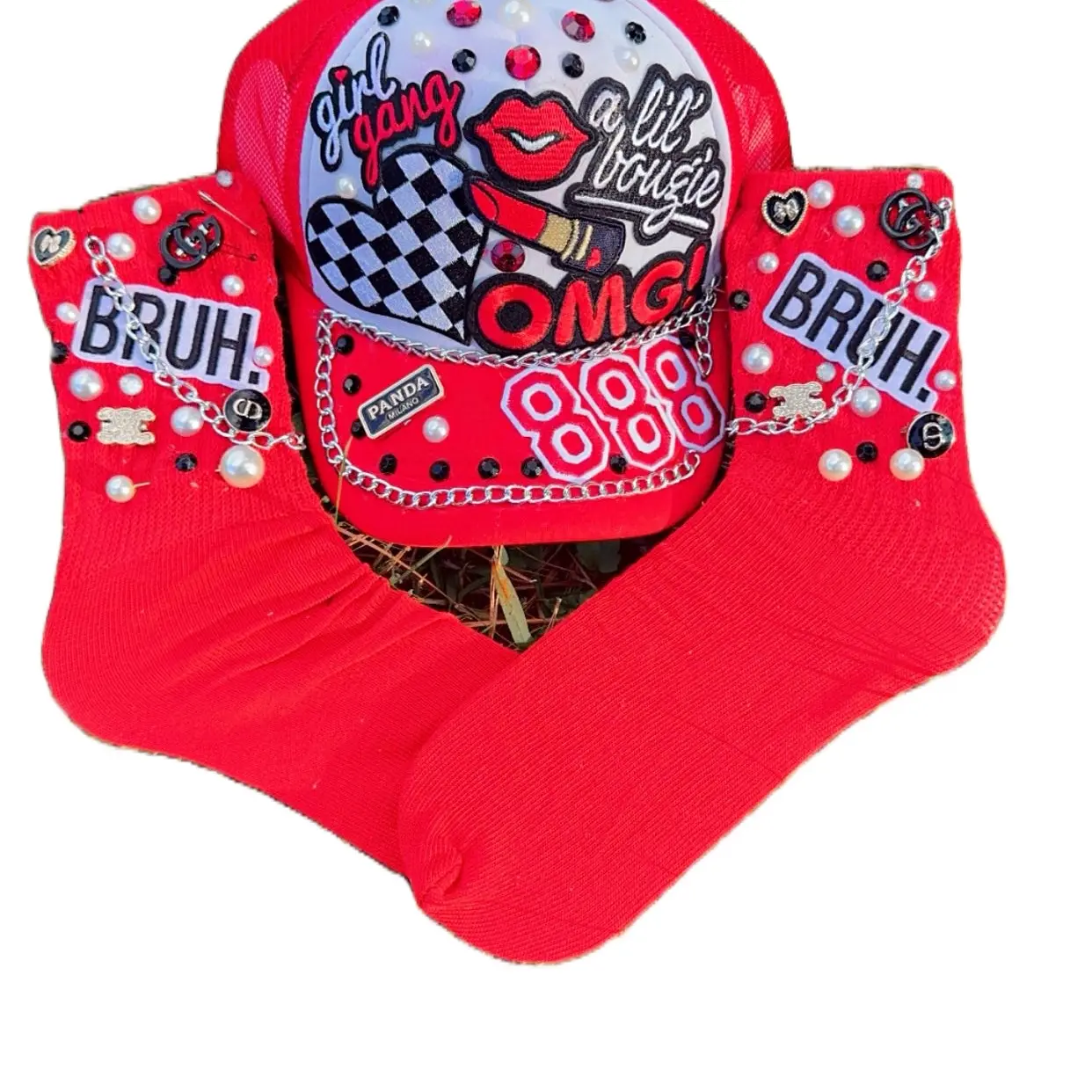 Customized Trucker Hat Set with Embroidered Patches and Elegant Charms for Men and Women