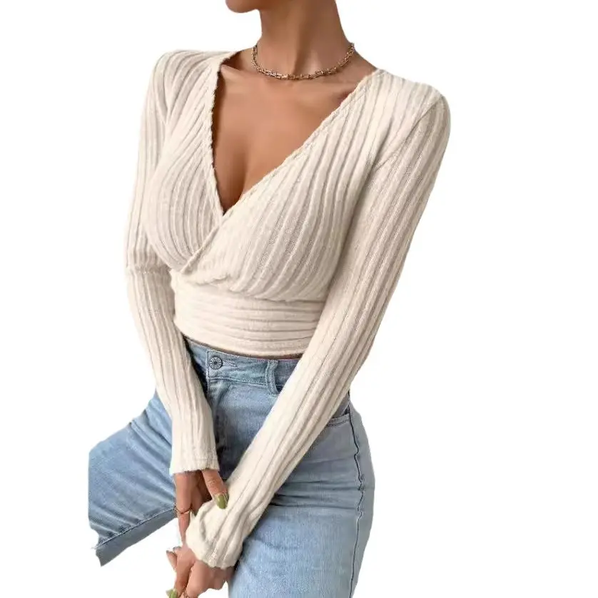 Women's Fitted Short-Length Turtleneck Knitwear - Thick Long-Sleeve Basic Casual Pullover Top for Fall, Winter