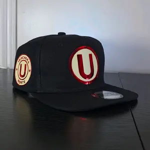 Universitario de Deportes Snapback Ajustable para Actividades Deportivas Universitarias Estilo Deportivo Versátil con Diseño Deportivo y Ajuste Cómodo