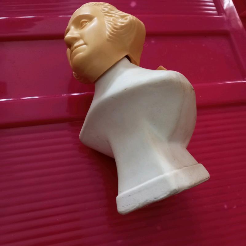 Avon After Shave Full Bottle - President George Washington Design - Tai Winds Scent - Collectors Item