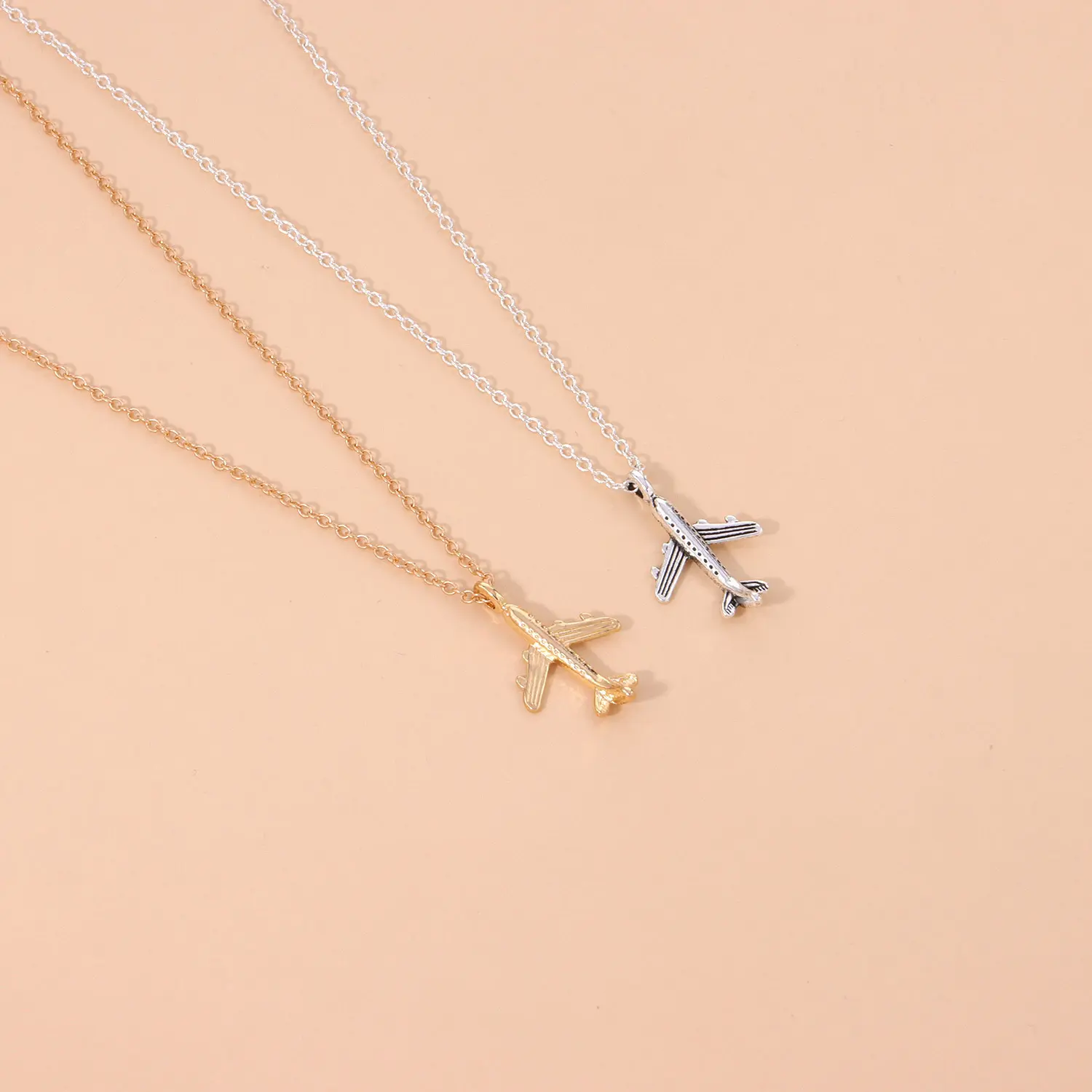 Airplane Pendant Necklace with Synthetic Gemstone Accent, Dainty O-Shaped Chain for Women, Elegant Daily Wear Jewelry, Synthetic/Simulated Coloured Gemstone, Casual, Unisex, Adults, Gold Chain Necklace, Small Chain