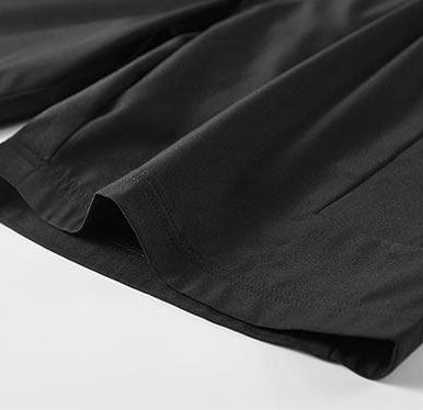 Men’s athletic shorts—comfortable, soft, warm, breathable casual mid-length shorts available in multiple colors, featuring zippered pockets and a drawstring design, made from slightly stretchy fabric, suitable for summer outdoor sports and fitness activit