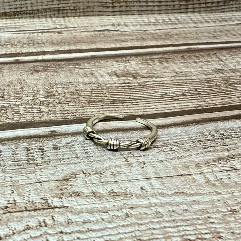 Barbed Wire Adjustable Ring