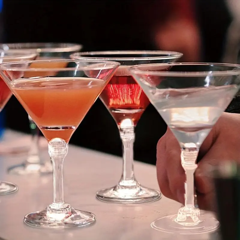 Clear Martini Glass, 20pcs Disposable Martini Cup, Disposable Tableware, Party Cups, Durable Plastic Reusable High Foot Cup, Multifunctional Cocktail Glass for Wedding, Party, Home Use, Party Supplies