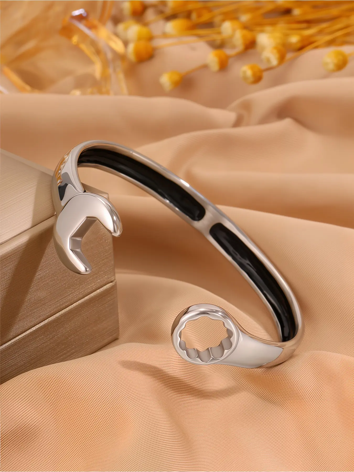 1 piece of French retro punk style wrench bracelet, daily fashion item, made of stainless steel material, perfect for daily occasions, celebrating holidays, gift giving occasions, all seasons, Christmas
