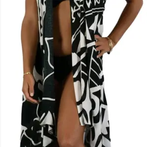 Magic Sarong - Black White Island Turtle