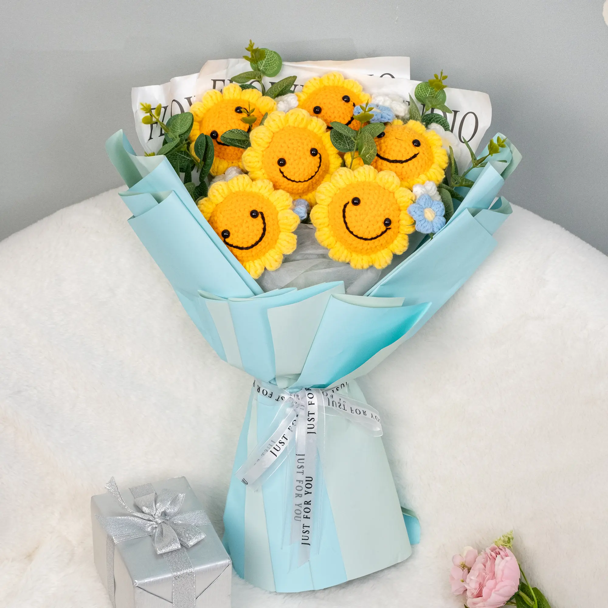 Crochet Sunflower Bouquet Preserved Flowers for birthday gift for Mom Bouquet graduation season gift for her/him, furniture decoration Bouquet gift for friends Love Bouquet confession bouquet