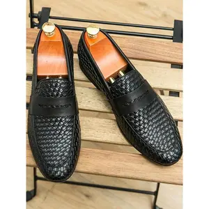 Men’s business formal slip-on loafers with a braided design, fashionable round-toe flat shoes for work and office, versatile commuter shoes for everyday wear