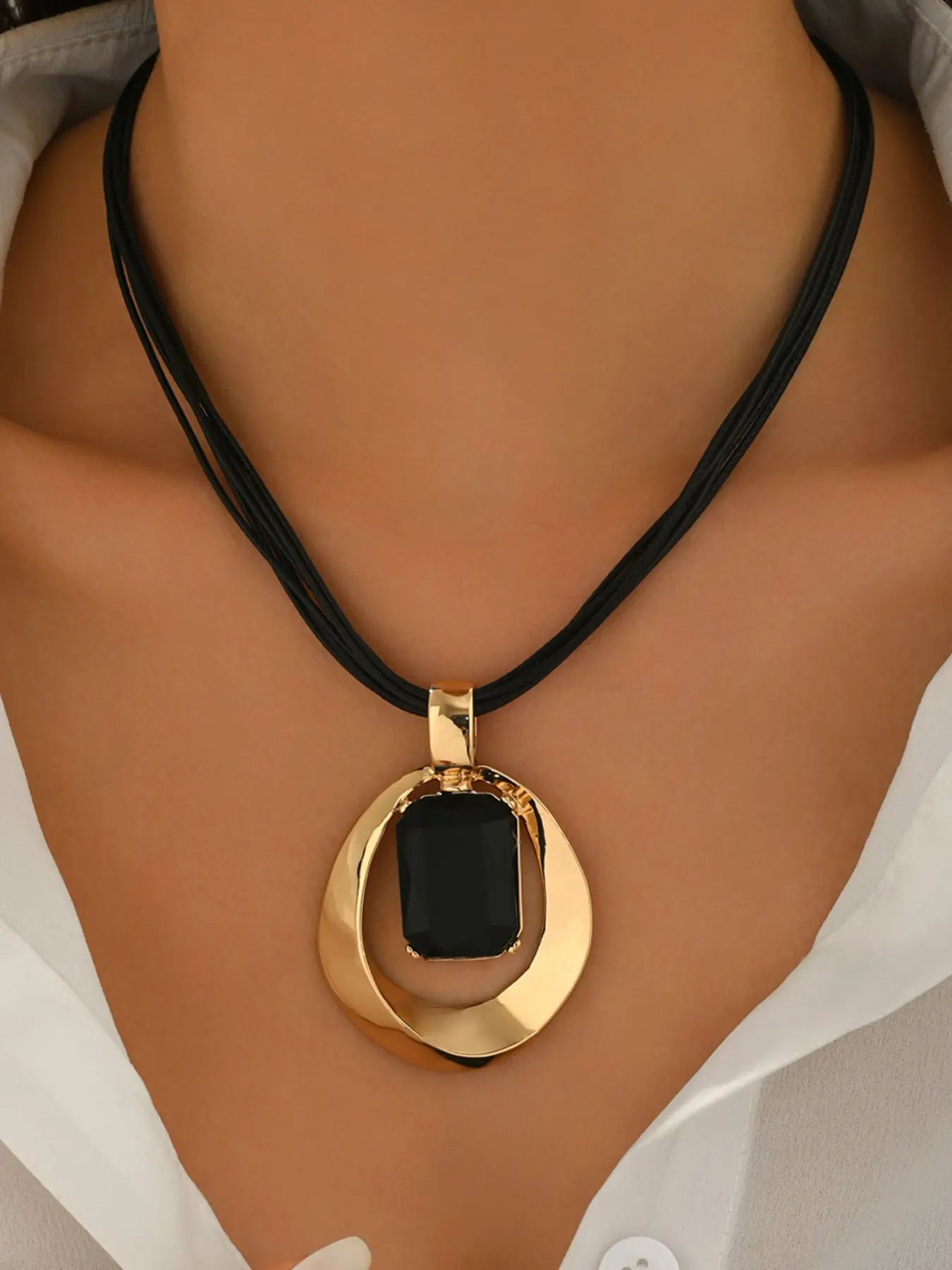 Minimalist Rope Chain Jewelry Necklace with Irregular Ring Pendant and Embedded Square Gemstone, Versatile Gift for Everyday Wear, Statement Necklace