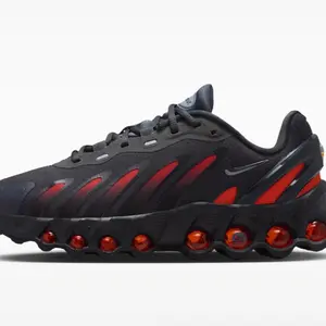 Sneaker Lacing and Pull Assist