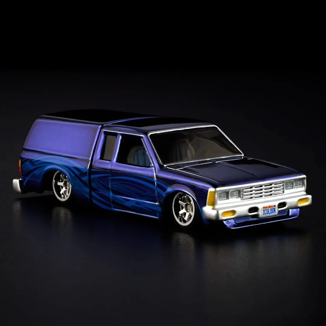 Hot Wheels Red Line Club Exclusive 1986 Nissan 720 King Cab Blue 1/64 Diecast Car