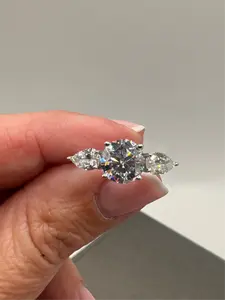 1.40 ct Round LG Engagement Ring