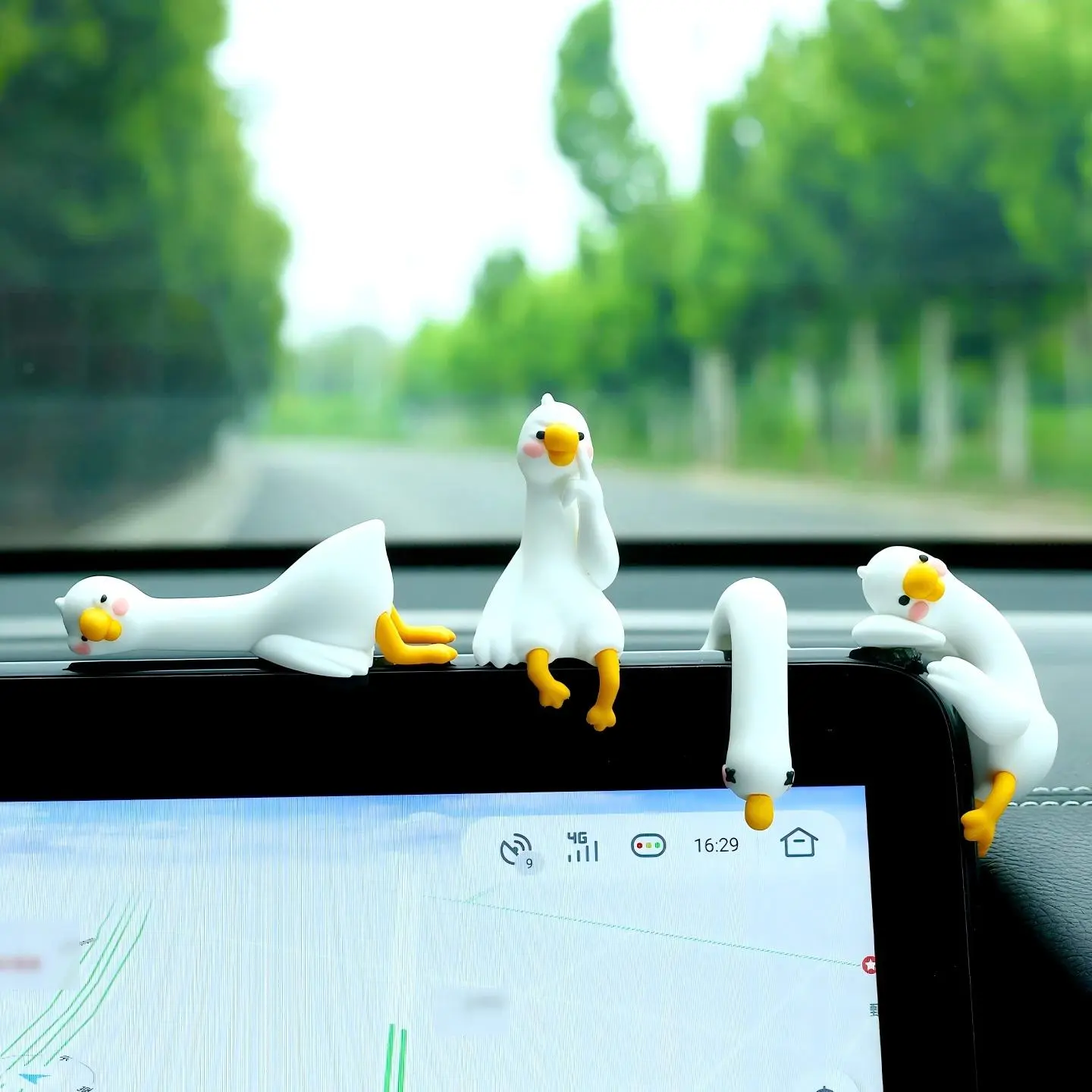 4-pack Lazy Duck Figurines Car Decor Dashboard Decorations,Porch Goose Figurines Decor for Computer Monitor,Funny Mini Goose Figurine for Office Desk,Car Dashboard,TV,Photo Frame,Treehouse, Garde Decorations,Gifts for Women/Men