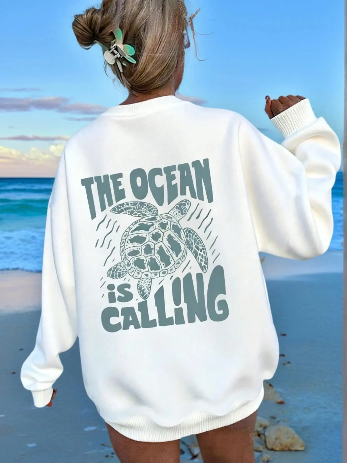 Oversized Loose Baggy Animal Turtle Graphic Comfort Crewneck, Round Neck Sweatshirt, Beachy Aesthetic Coastal Grandma Surfwear, Soft Comfort Fabric for Casual Beach Days & Travel Outfits, Ocean Vibes Streetwear for Turtle Lovers & Coastal Enthusiast