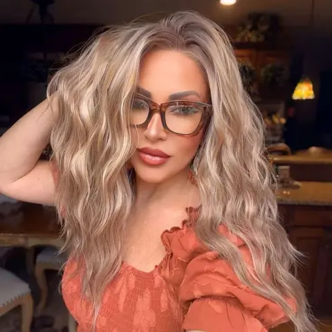 AISOM Mila Sugar Maple Water Wave Free Part Synthetic Lace Front Wig with Scandinavian Hairline Glueless Wig 16 Inches