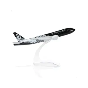Boeing 777 New Zealand 1:400 15 cm table decor