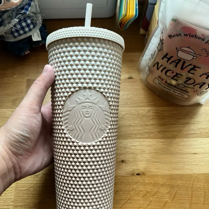 Starbucks overseas ombre milk / milk tea venti cold cup