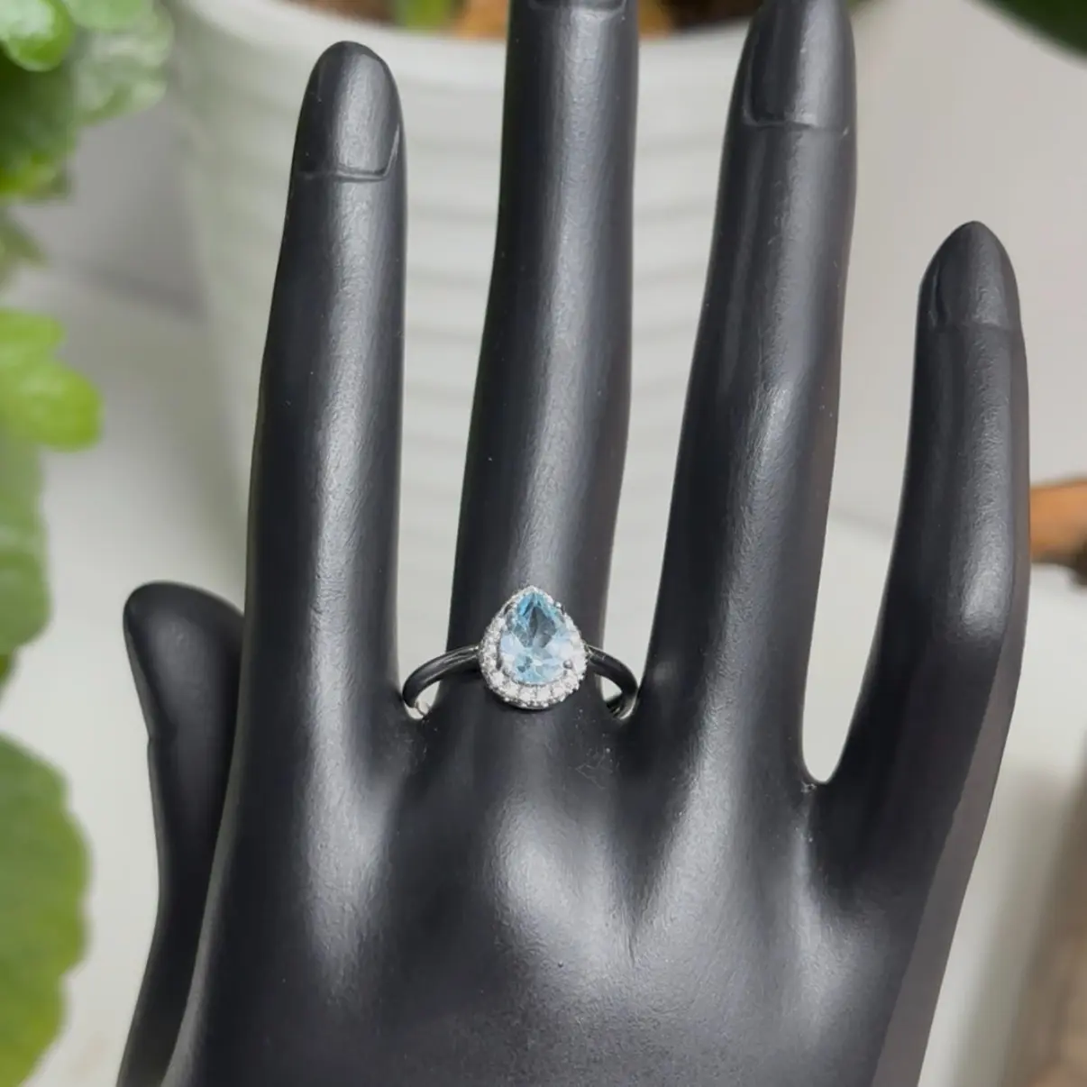 Simi(12711)gc.Exquisite tiny aquamarine ring, perfect for gifting!