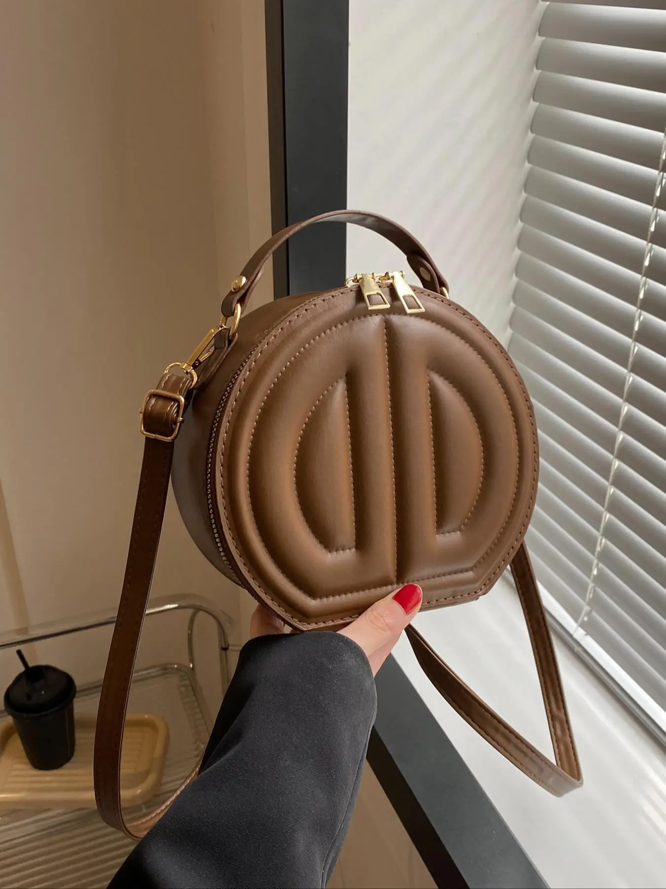 Women's Vintage Elegant Quilted Handbag, Trendy Retro Round Shaped Crossbody Bag, All-match Bag As Birthday Gift for Girlfriend