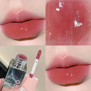 Dreamscape High-Shine Lip Gloss | 5 Plumping & Hydrating Shades | Long-Lasting, Smudge-Resistant Color | Creates a Stunning Look for All Skin Tones.