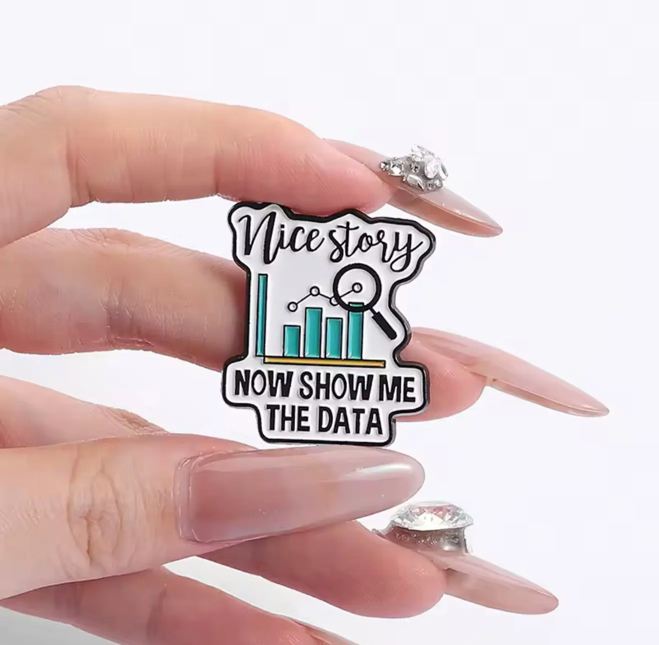 Unisex Data Theme Graphic Brooch - 1-Piece Message Tagline "Now Show Me the Data" Collar Clip, Compact Casual Daily Fashion Pin for Clothes & Accessories, One-Piece