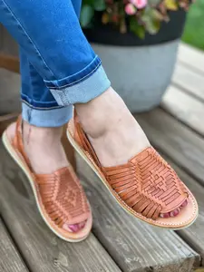 Open Toe Artisanal Sandal. Mexican Leather Flats. Tan Sandals. Cute Summer Sandal. Slip on Shoes. Open Toe Artisanal Shoes.