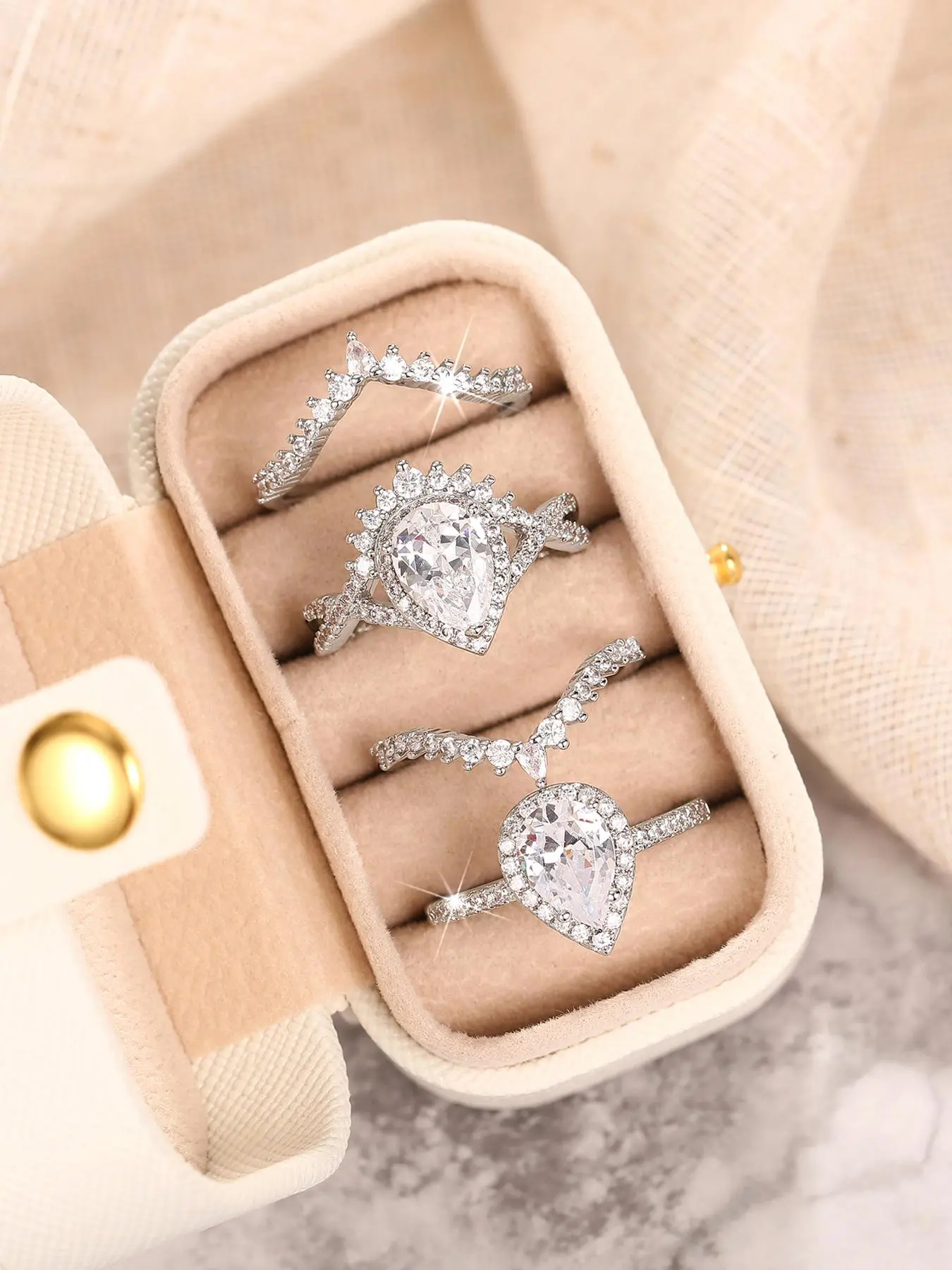 4 Piece Set Stylish Artificial Zircon Wedding Promise Rings for Women, Cubic Zirconia Rings, CZ Rings, Synthetic Zircon Rings, Wedding Engagement Anniversary Gift with Box, Casual Fashion All Seasons Accessories, Wedding Engagement Jewelry