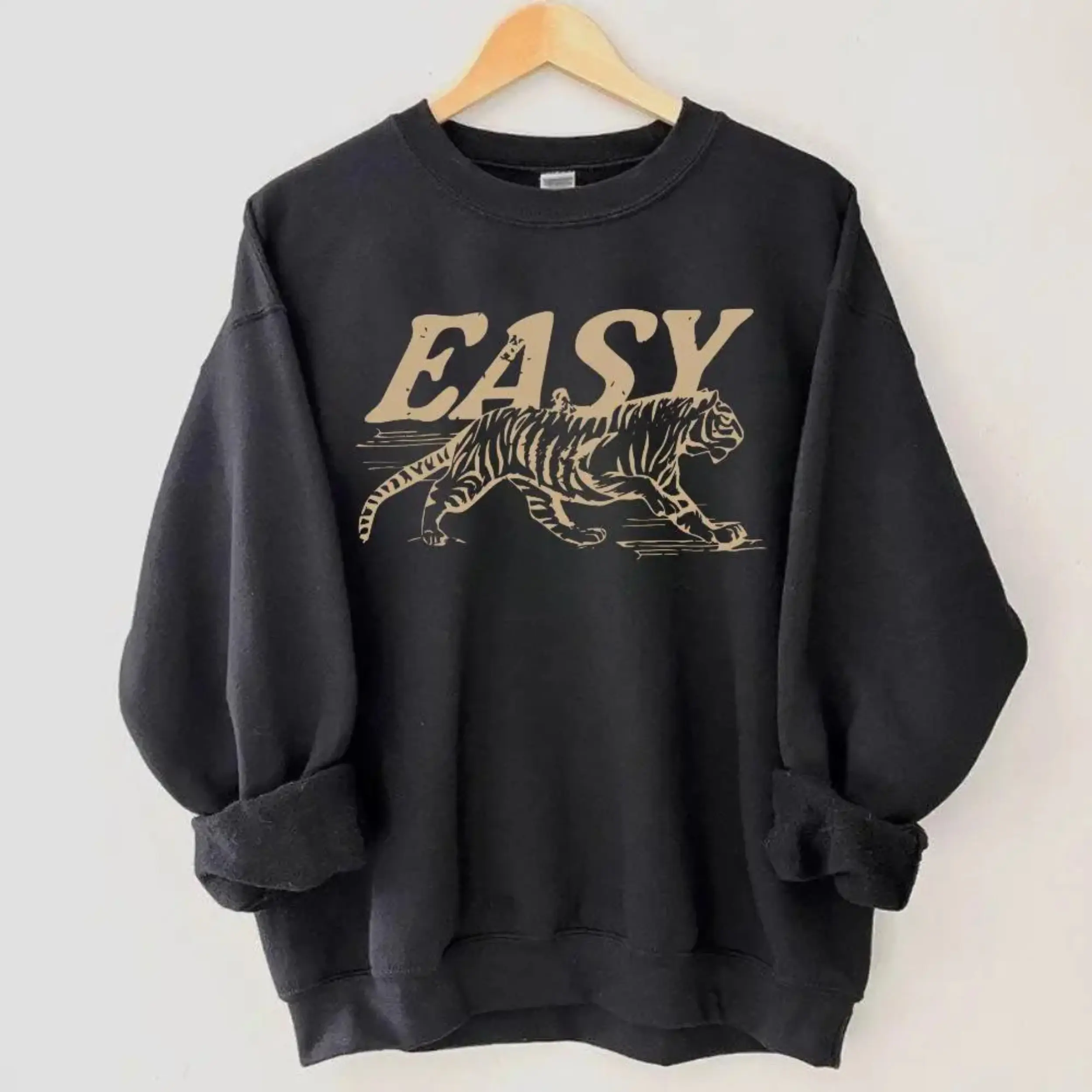 Women’s Oversized Vintage Tiger Sweatshirt, Casual Graphic Pullover, Comfy Long Sleeve Boho Top, Split Hem Crewneck, Cute Easter Statement Shirt, Trendy Women’s Outfit Gift for Women