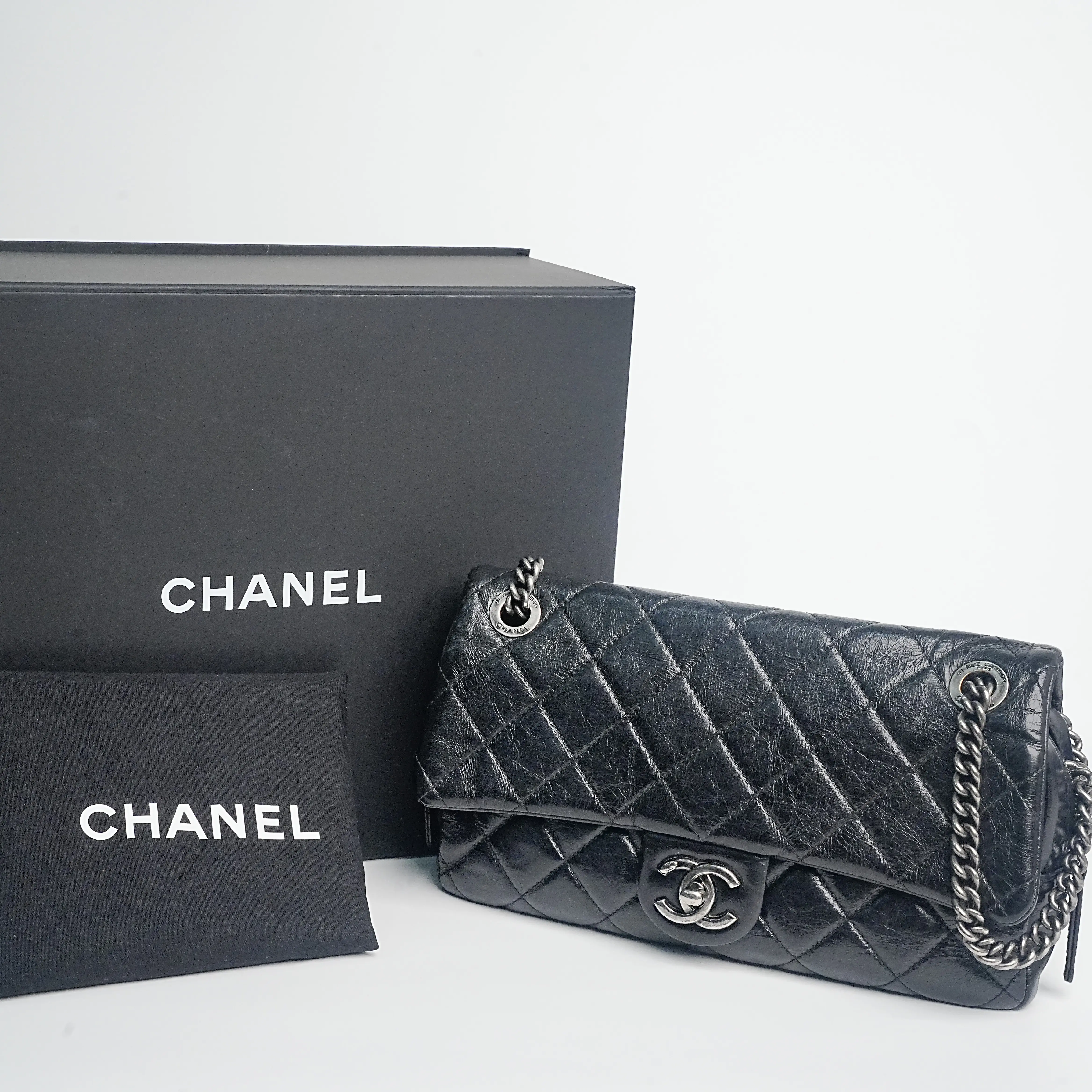 Pre-owned CHANEL Medium Classic Flap Distressed Crinkled Lambskin Crossbody Bag 24204789