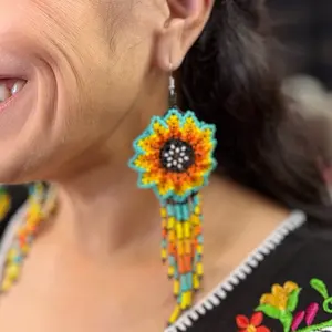 Beaded earrings hand made in Mexico - aretes  hecho a mano - artesanía mexicana