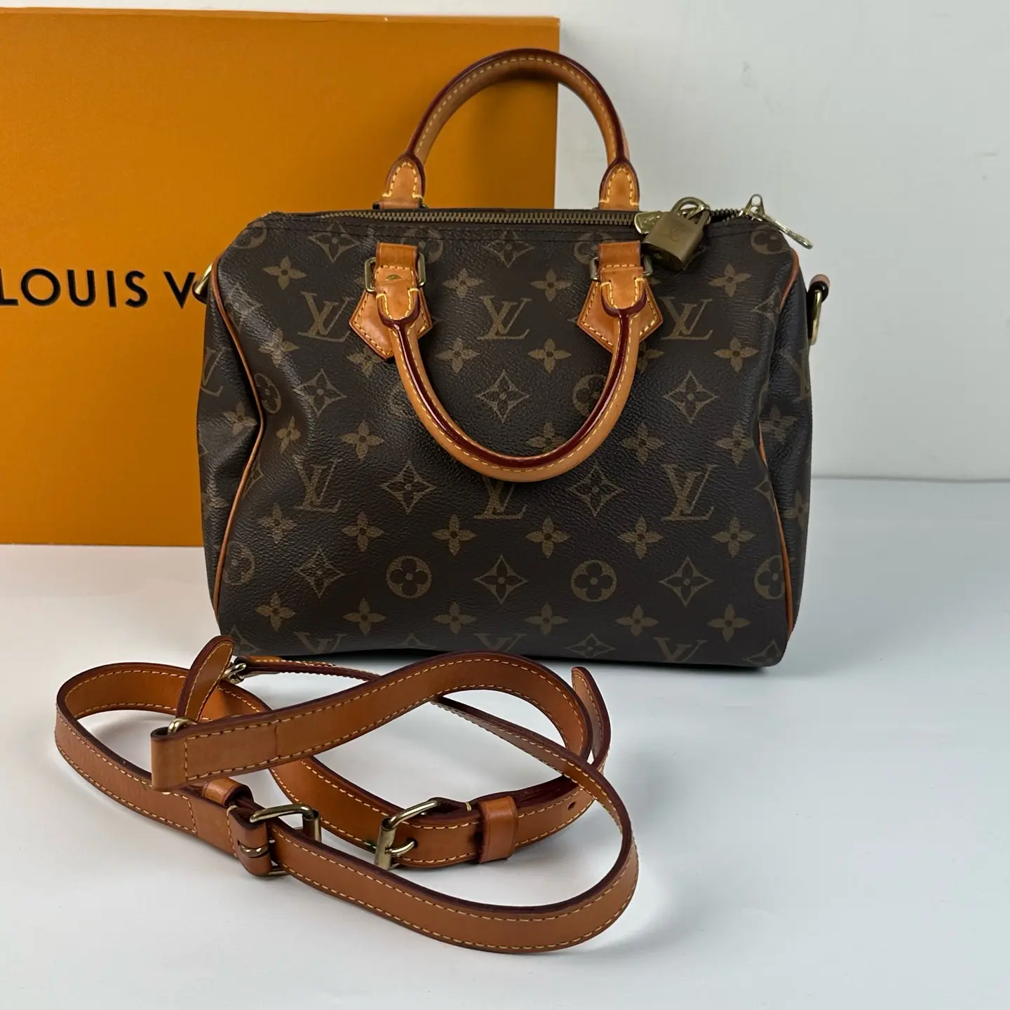 Pre-owned Louis Vuitton Monogram Canvas Speedy 25 Bandoulière Handbag with Strap