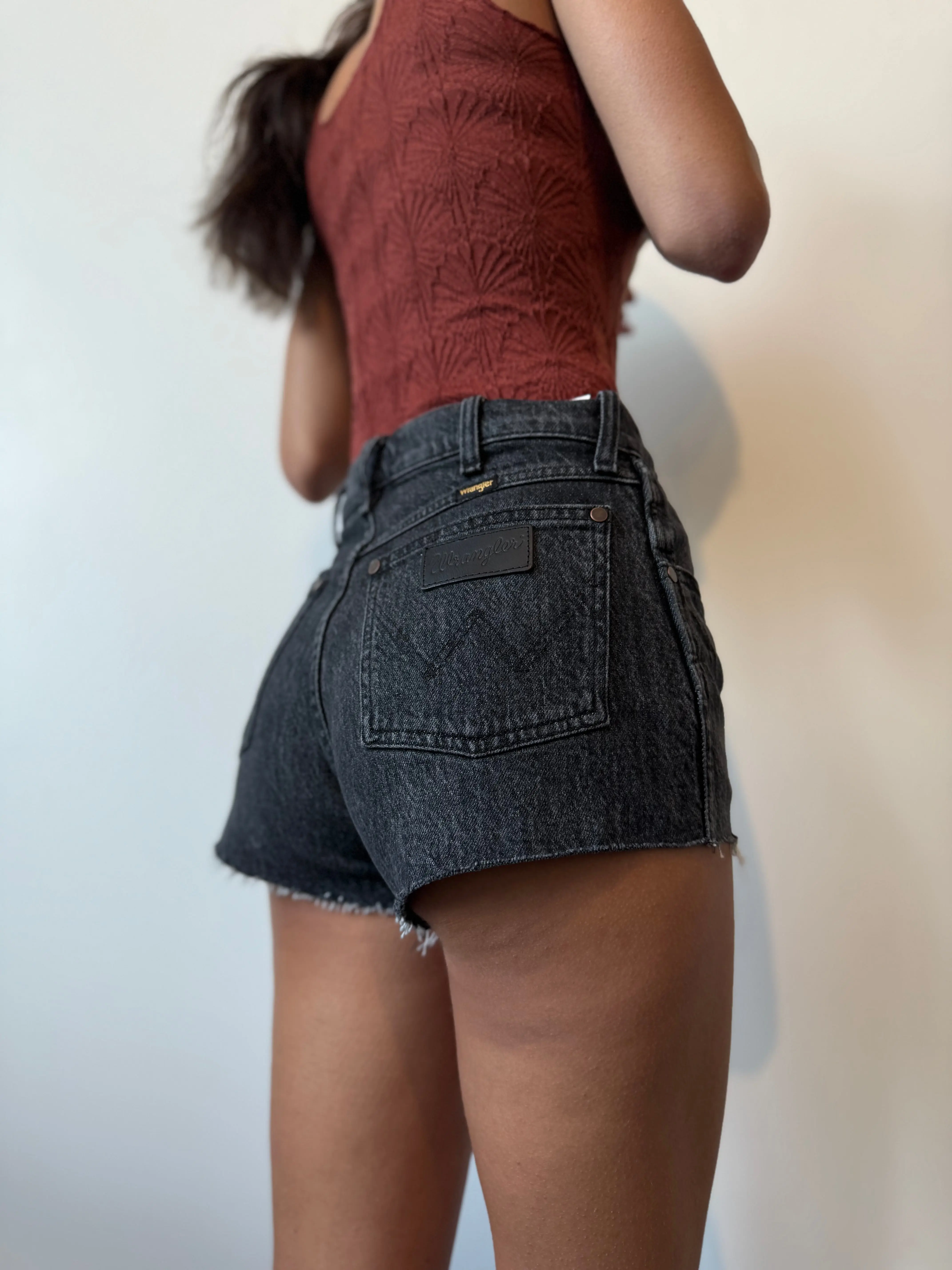 Wrangler Women's Vintage Granite Festival Shorts, High Rise Casual Style in 100% Cotton Rinsed Black, Bottom, Casual Fashion Shorts
