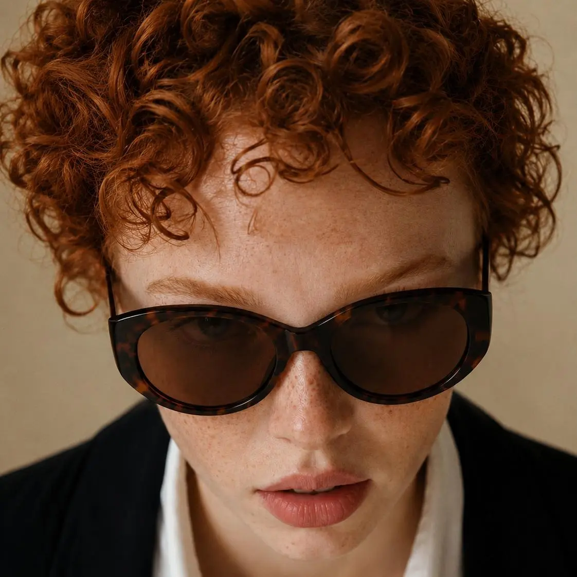 Women’s Retro Tortoise Oval Sunglasses - Acetate Statement Frame Glasses, Brown Tinted Lenses, Sleek Finish, Fashion-Forward Retro Chic Look, Versatile Everyday Fashion Accessory, Formal Event, Versatile Accessory, Stylish Accessories, Full Rim
