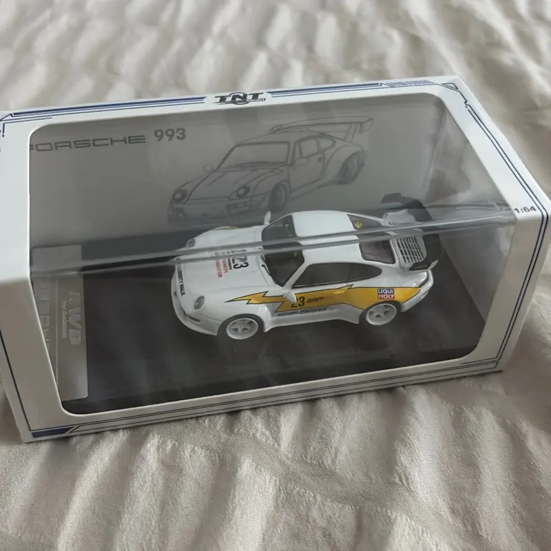 TNT Model Volkswagen T1 Bus RWB (yellow/white)
