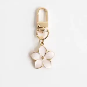 White pear blossom keychain cute accessory couple matching keyring pendant boutique wholesale product
