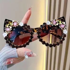 1 set of luxurious rhinestone-decorated fashion glasses, suitable for street photography, parties, and banquets