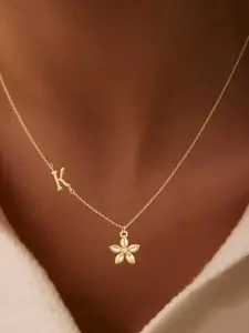 Women's Crystal Flower Pendant Necklace, Stainless Steel Chain, Cute Letter Design, All Seasons Fashion Jewelry