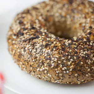 New Yorker Bagels Whole Wheat Everything Bagel - Hand-Rolled, Freshly Baked, Vegan, Kosher, No Preservatives, Poppy Seeds & Onion Flakes - Salt