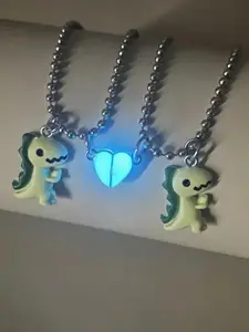 Cute dinosaur pendant couple necklace, personalized glow-in-the-dark magnetic heart-shaped pendant for best friends, magnetic heart couple pendant for best friends, double necklace set.
