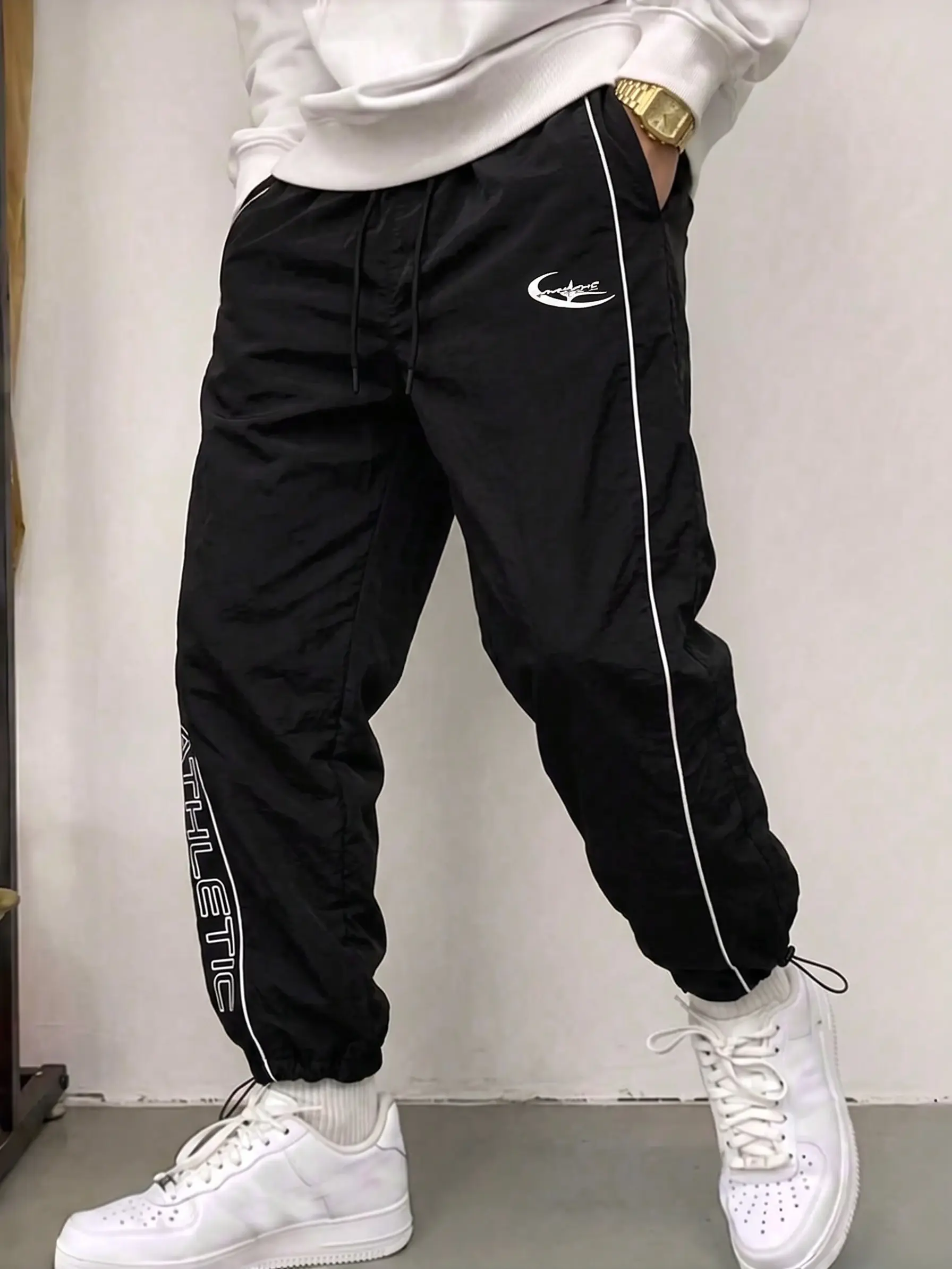 （1-pack）Men’s street athletic pants, loose fit with contrasting side stripes, elastic waistband joggers suitable for outdoor activities and casual wear