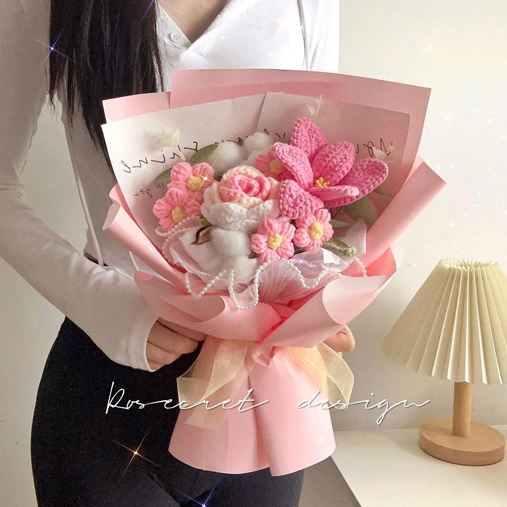 Handmade Crochet Flower Bouquet, 1 Bunch Decorative Artificial Flowers for Home Decor, Weddings, Parties & Anniversaries, Perfect Gift for Valentine’s Day, Birthday, Mother’s Day, Father’s Day & Thanksgiving