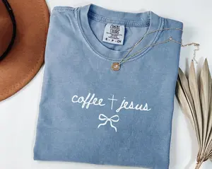 Comfort Colors Coffee and Jesus Coquette Shirt – Retro Pink Bow Christian Tee – Aesthetic Bible Verse Shirt – Premium Soft-Washed Coffee Lover Gift – Faith-Based Women’s Top