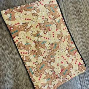 Glittery gingerbread zipper pounce