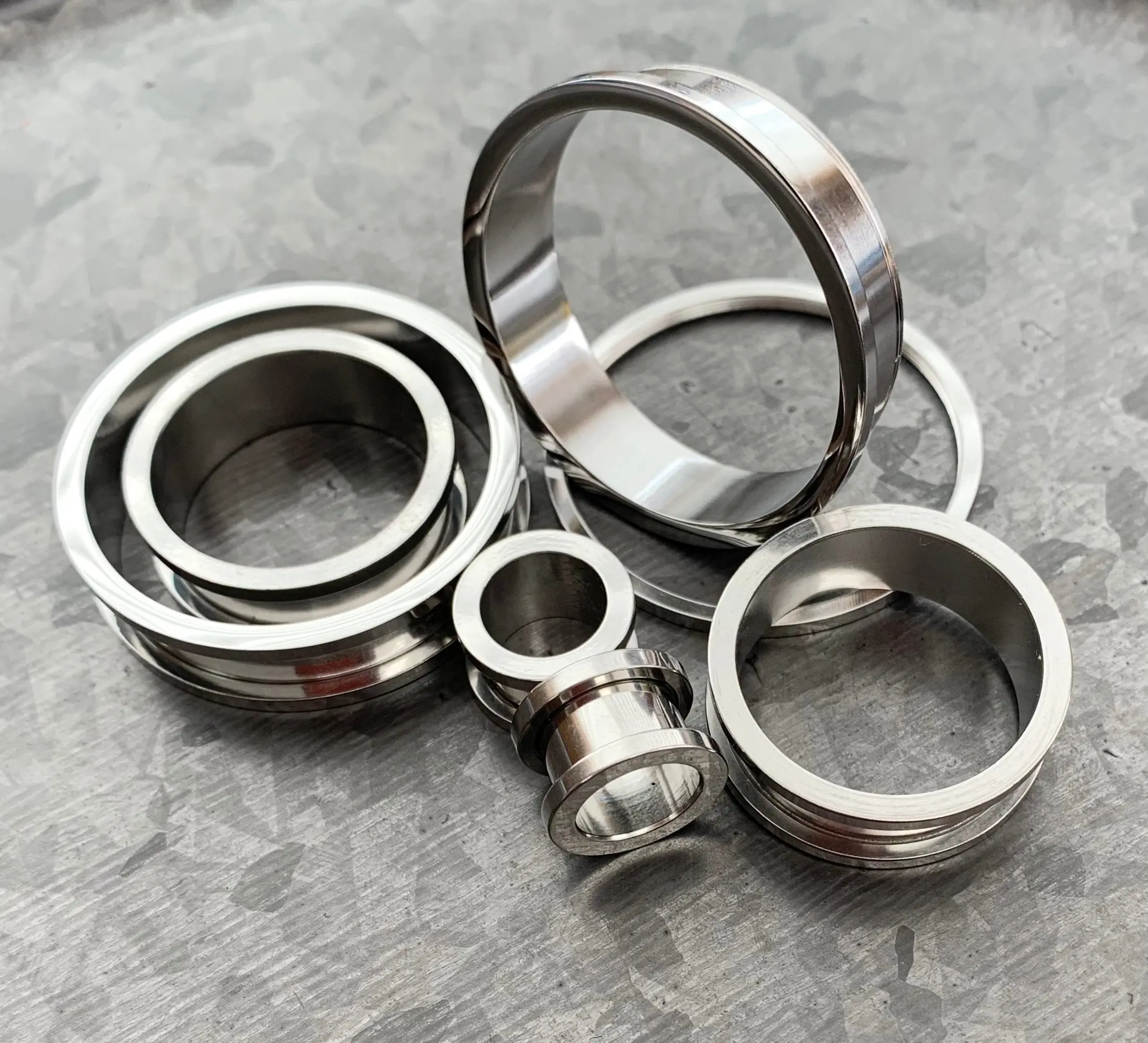 PAIR of Beautiful 316L Steel Screw Fit Tunnels/Plugs - Gauges! PAIR of Beautiful 316L Steel Screw Fit Tunnels/Plugs - Gauges!