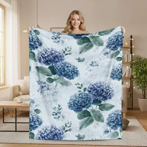 Elegant Blue Hydrangea Floral Blanket, Vintage Aesthetic Soft Throw, Botanical Garden-Inspired Home Decor for Living Room, Mother's Day Gifts
